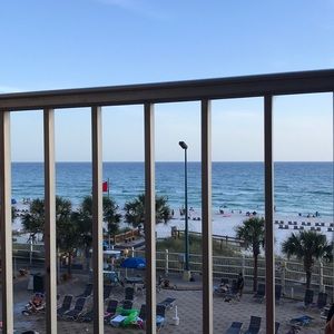 Meet your Posher, Elise